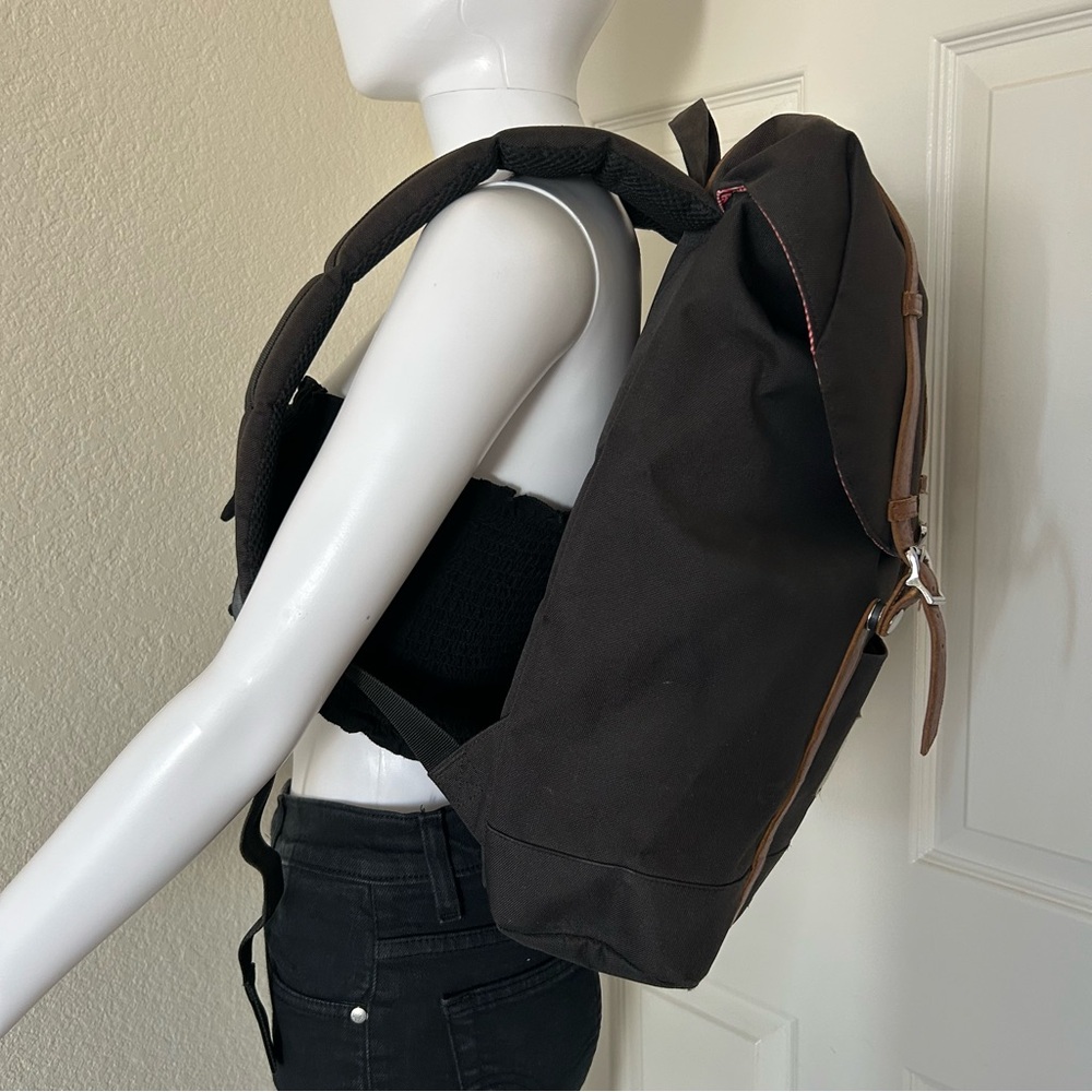 Herschel Supply Co Black Canvas Retreat Magnetic Drawstring Closure Backpack - Picture 2 of 15